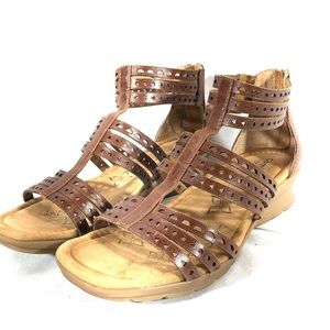 COMFORTIVA Leather Gladiator Sandals 8 wide EUC
